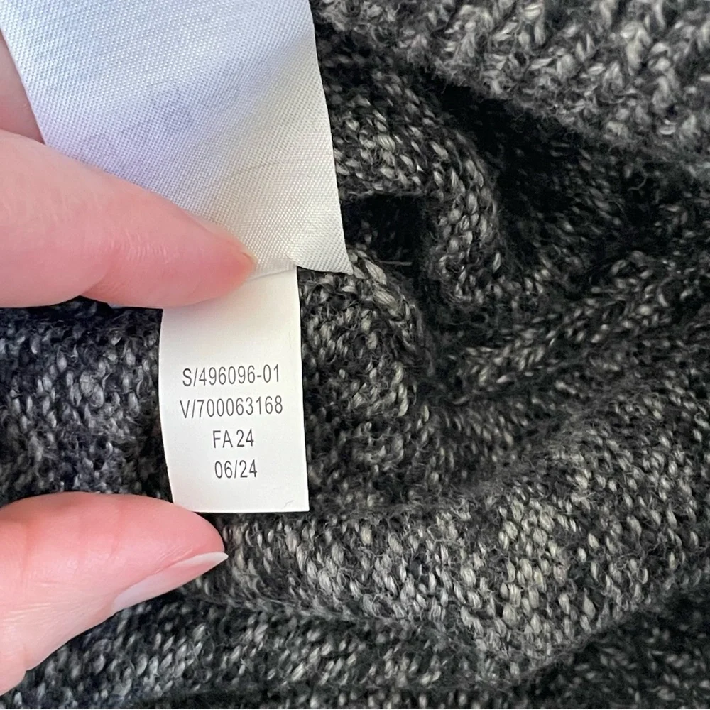 Banana Republic Men's Charcoal Gray Black Crewneck Sweater Large, Very Soft